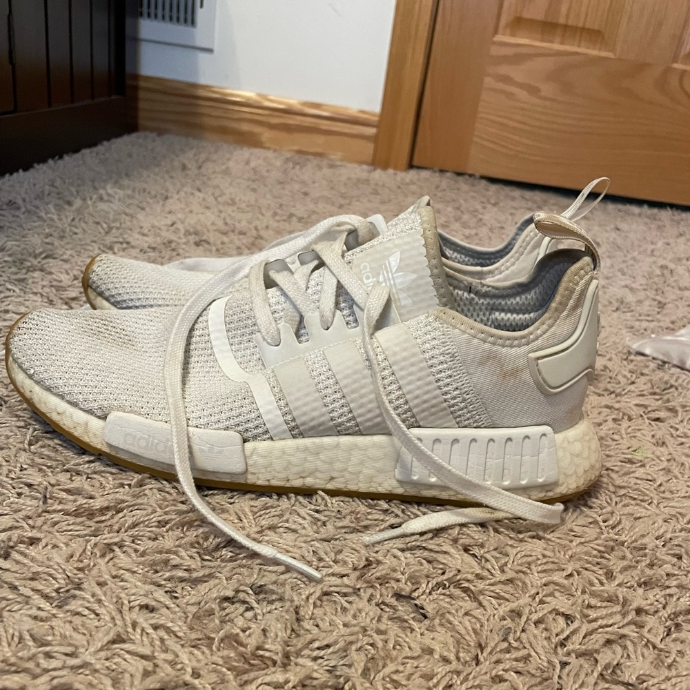 white adidas nmds